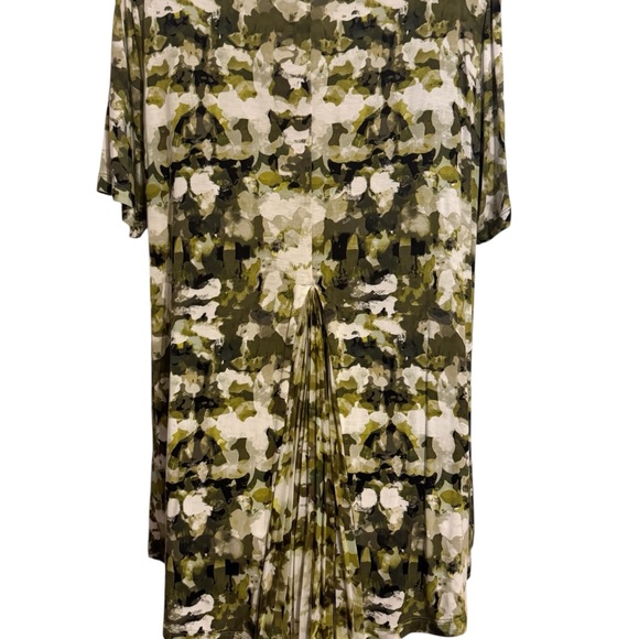 LOGO UNIQUE Camouflage Print Short Sleeve Top w/BACK PLEAT DETAIL LARGE #G - Picture 5 of 9